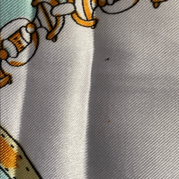 YL Scarf - Picture 3 of 3